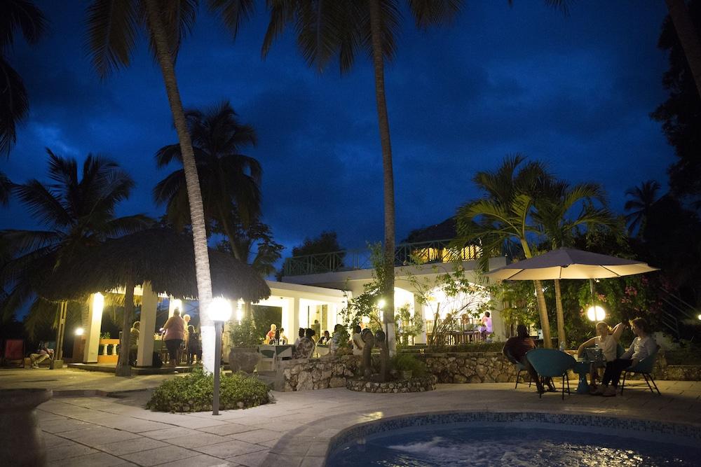 Hotel Restaurant Cyvadier Plage Жакмель Екстер'єр фото